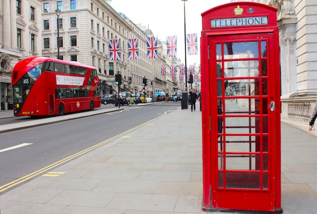 London Bus und Telefonzelle